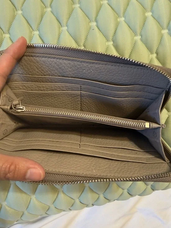Tory Burch Pebbled grey/Taupe Zip Around Wallet - Picture 6 of 9
